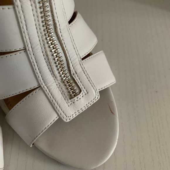 MICHAEL KORS Chunky Heel Open Toe Sandals - Picture 5 of 8